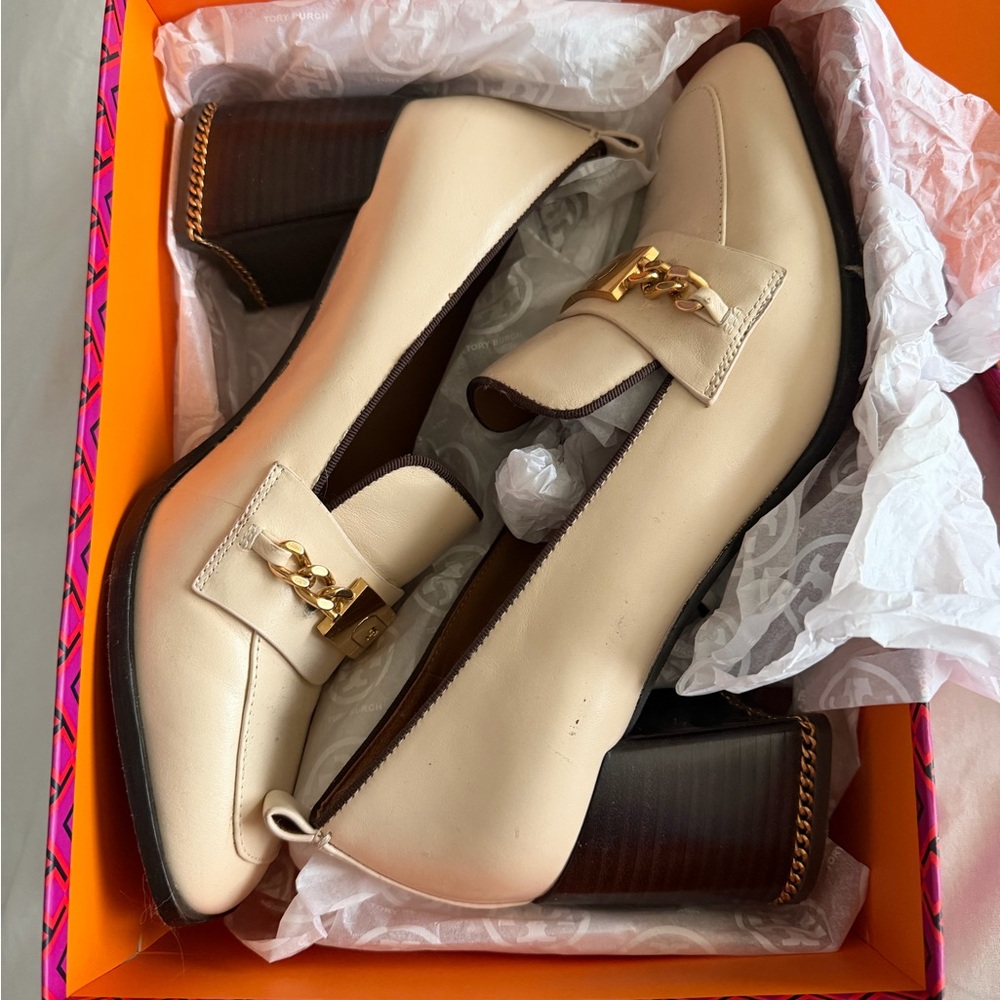 Tory Burch Cream Leather Block-Heel Loafers with Gold Chain